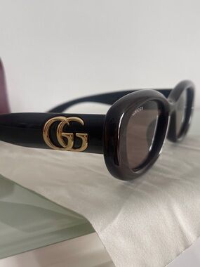 GUCCI Sunglasses | Gold Logo Oval Shape